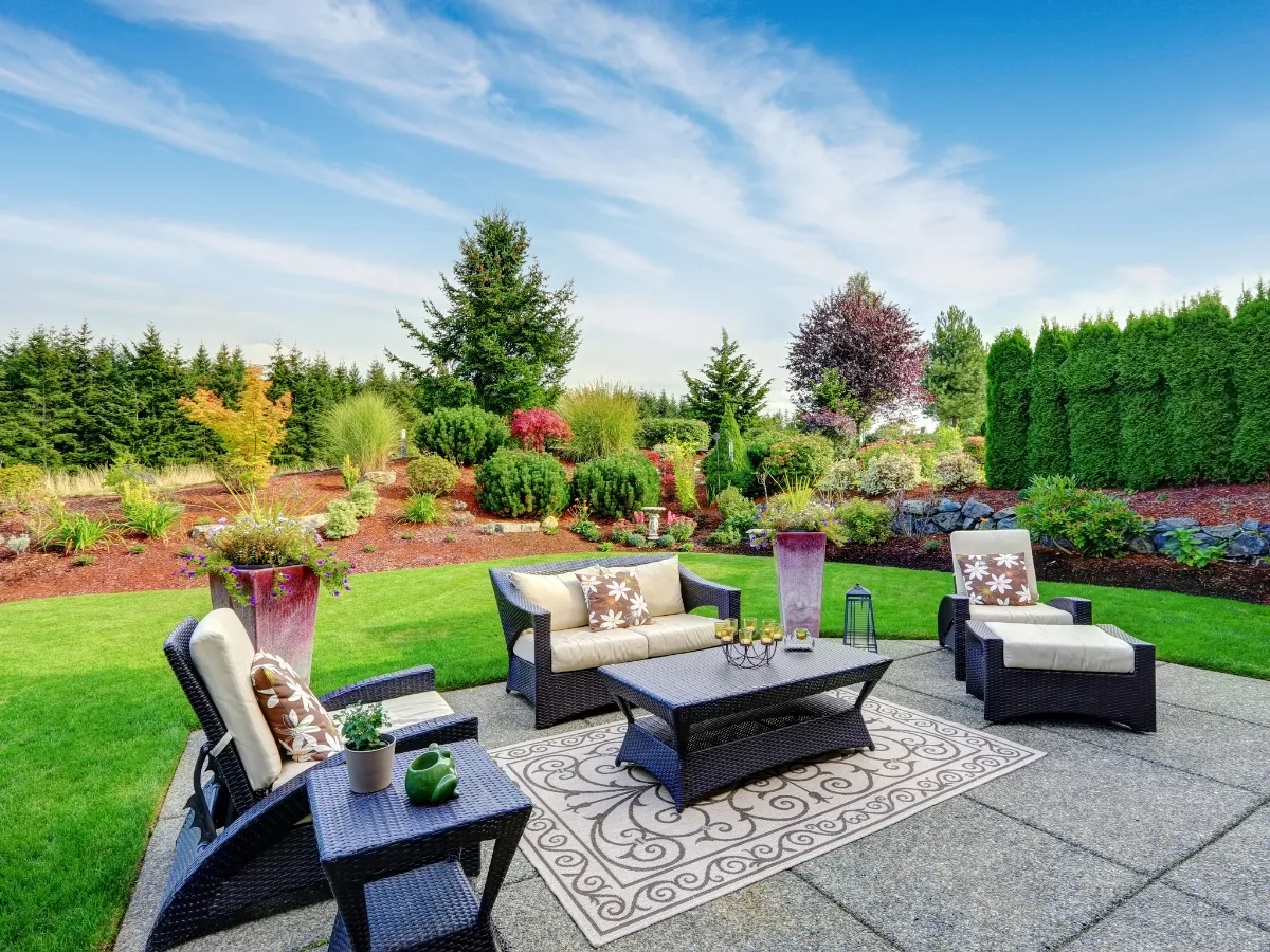 outdoor living contractors near me